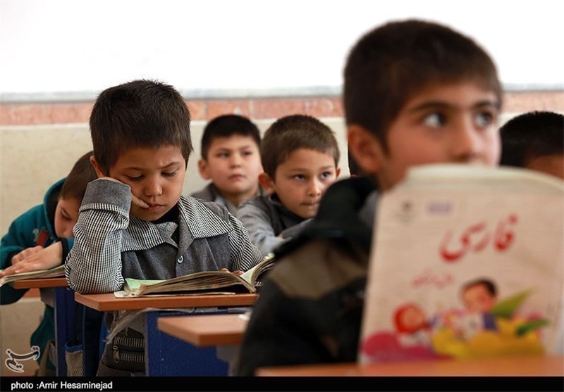 سرگردان در کوچه‌ها؛ با مسئله‌ی آموزش کودکان افغانستانی چه باید کرد؟
