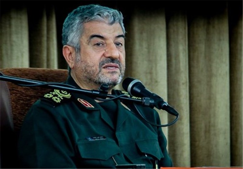 IRGC Ready to Sink US Warships in Persian Gulf: Commander