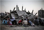 افطار خانواده فلسطینی بر ویرانه‌های جنگ غزه