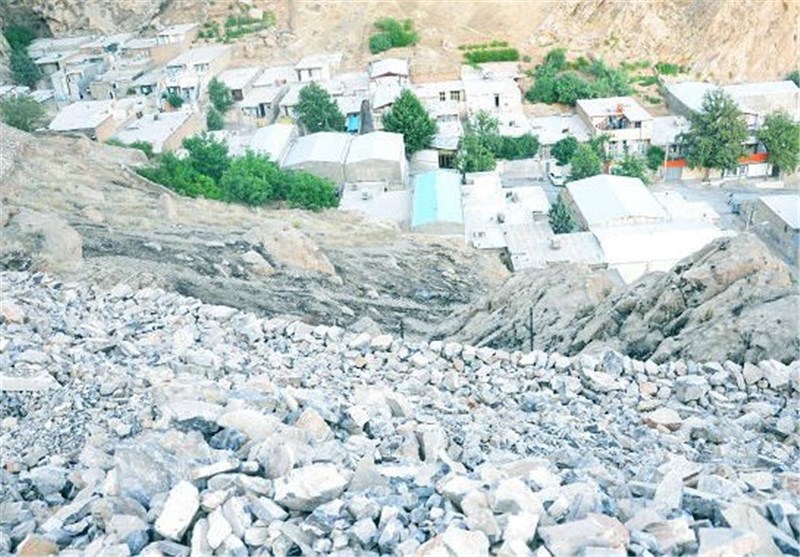 امواج سنگی آبشار نیمه‌کاره خرم‌آباد امنیت مردم را تهدید می‌کند
