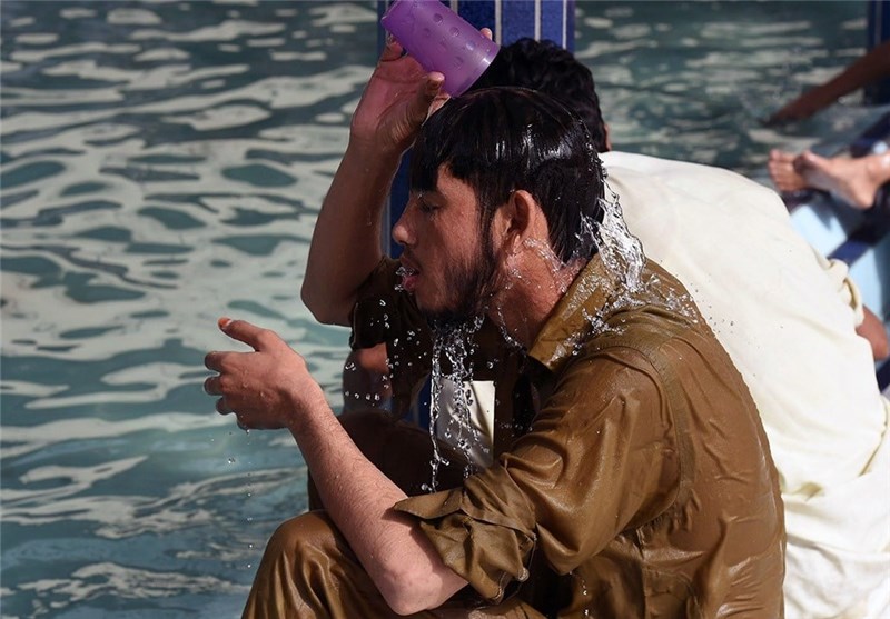 گرمای شدید هوا ساعت کاری ادارات خوزستان را کاهش داد/شرجی و گردوغبار در راه خوزستان‌