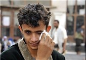 سُرمه کشیدن یمنی‌ها زیر بمباران سعودی‌ها + تصاویر