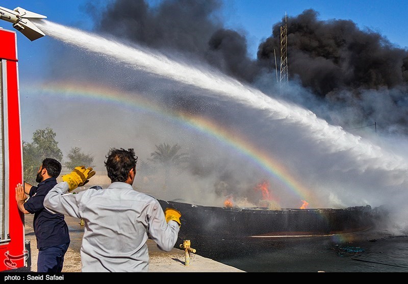 بوشهر| 22 ملوان شناور صیادی حادثه دیده در آب‌های خلیج فارس نجات یافتند