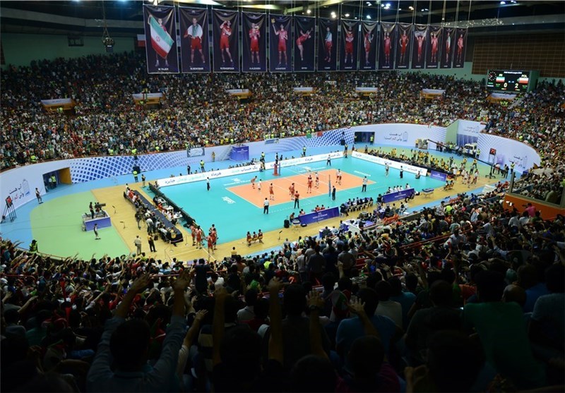 سالن پُر از جمعیت آزادی در انتظار درخشش والیبالیست‌های ایران