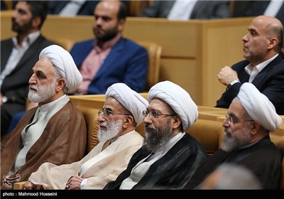 روحانی رئیس جمهور، آملی لاریجانی رئیس قوه قضائیه، آیت الله جنتی و محسنی اژه‌ای در همایش سراسری قوه قضائیه