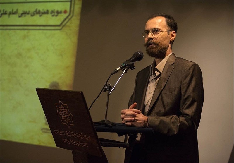 خانه‌ ایرانیان، قرآن با خط ایرانی ندارد
