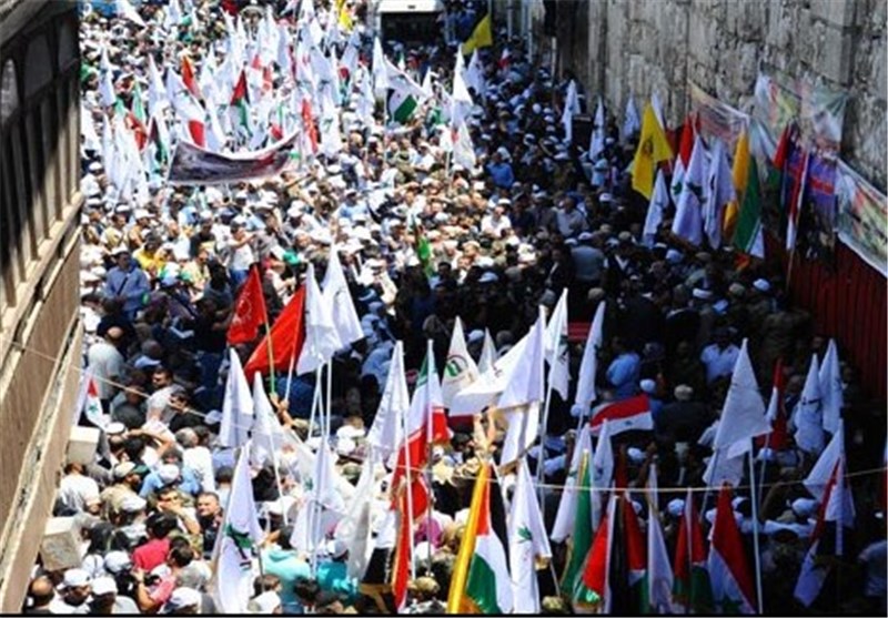 شعار تظاهرات‌کنندگان در دمشق: &quot;زنده باد محور مقاومت از تهران تا دمشق&quot;
