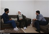 هاشمی انصاف را در نقد رعایت کند/ احمدی‌نژاد کمبود مشاور خوب داشت