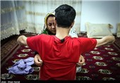 حمایت هلال‌احمر برای تامین دست و پای بابای که دست و پا ندارد+تصاویر