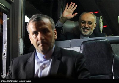 ورود علی اکبر صالحی و گروه مذاکره کننده هسته ای به مشهد