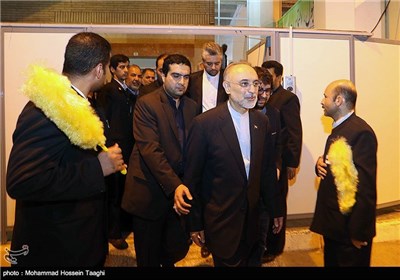 ورود علی اکبر صالحی و گروه مذاکره کننده هسته‌ای ایران به مشهد