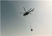 اهواز| یک فروند بالگرد آب‌پاش با هدف اطفا حریق تالاب هورالعظیم به عراق اعزام شد