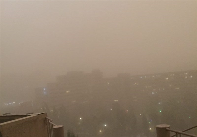 تصاویر تغییر ناگهانی آسمان تهران با ورود طوفان