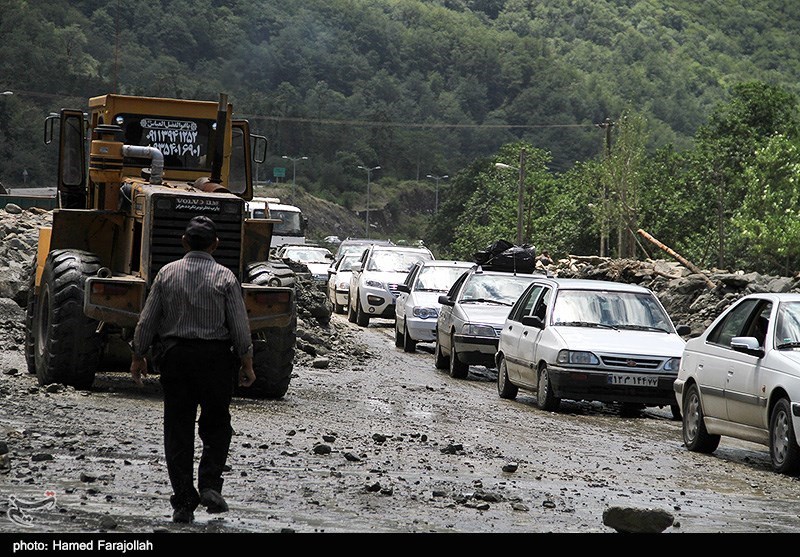 وقوع سیلاب در مازندران/ محور کندوان مسدود شد / خطر سیل منطقه را تهدید می‌کند