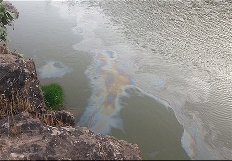 واژگونی تانکرهای نفت کش منجر به آلودگی رودخانه کشکان شده است
