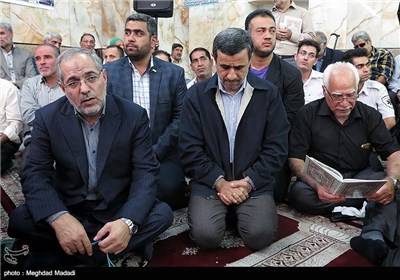 الرئیس السابق محمود احمدی نجاد فی مجلس تأبینی فی مدینة ری جنوب العاصمة طهران بمناسبة استشهاد أبو منتظر المحمداوی