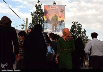 Mass of People Go Hiking in Iran's Shiraz