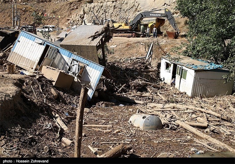 درایت دهیار روستای سیل زده در بیمه خانه های مردم