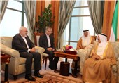 Iranian FM Meets with Kuwaiti Emir in Kuwait City (+Photos)