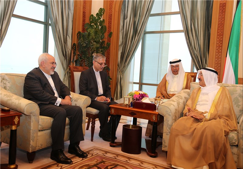 Iranian FM Meets with Kuwaiti Emir in Kuwait City (+Photos)