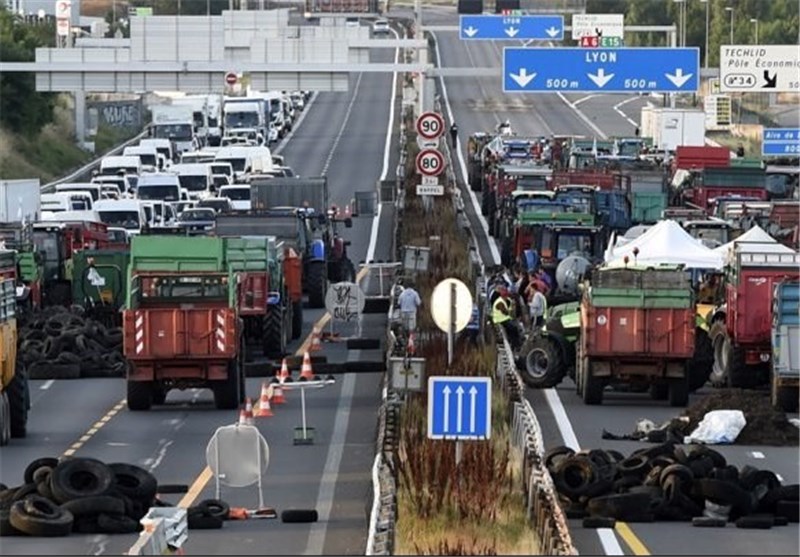 French Farmers Block Roads from Spain, Germany