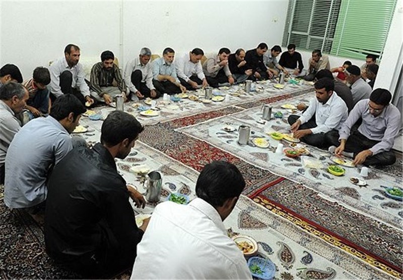 نشستن بر سر سفره غذا نعمتی که امروزه بسیار کم‌رنگ شده است