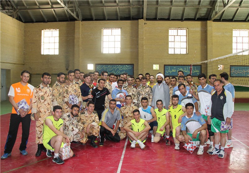 اختتامیه مسابقات ورزشی جام رمضان مرکز آموزش پیاده ارتش شیراز برگزار شد‌