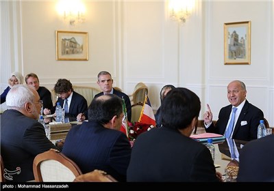 Iran’s Zarif Meets French FM Fabius in Tehran