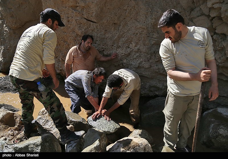 بسیج سازندگی در روستاهای استان قم عملیات آبرسانی را انجام می‌دهد