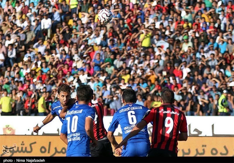 تشویق ویژه شفر و رحمتی از سوی تماشاگران استقلال در ورزشگاه ثامن