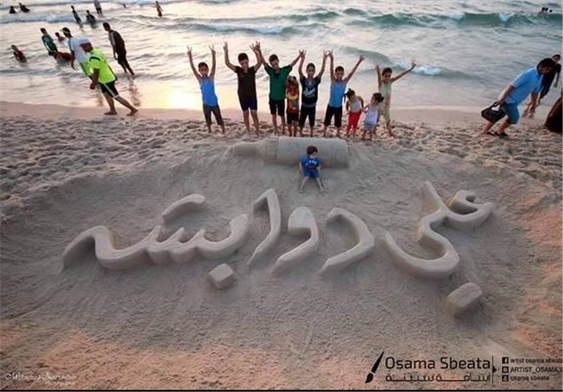 نام نوزاد فلسطینی بر سواحل غزه نقش بست + عکس