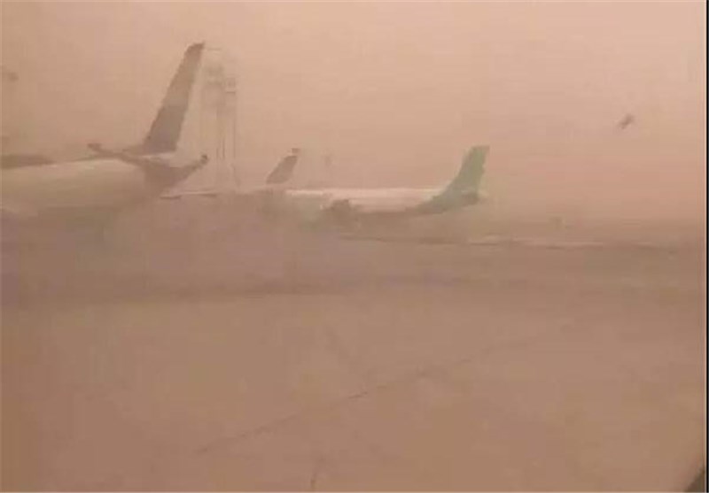 عاصفة رملیة شدیدة تضرب الریاض وتشل مطار الملک خالد + فیدیو