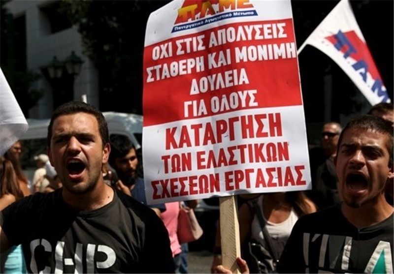 Pensions Protesters Block Greek Ministry ahead of Vote in Parliament