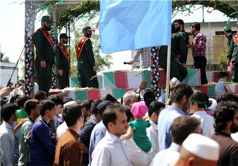 تشییع پیکر مطهر 13 شهید غواص عملیات کربلای 4 در مراوه‌تپه