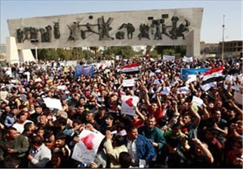 Thousands of Iraqis Protest Corruption