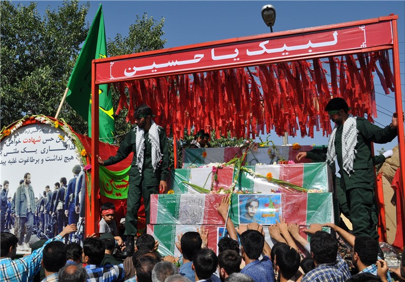 استقبال هزاران نفر از مردم اصفهان از مراسم تشییع پیکر 38 شهید غواص و خط‌شکن