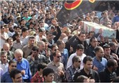 پیکر شهید مدافع حرم « ایمان خزایی‌نژاد» در جهرم تشییع می‌شود