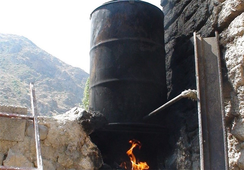 حمام‌‌های روستایی سرخ‌آباد با سوزاندن جنگل‌های طارم گرم می‌شود