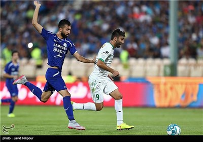 Esteghlal Loses to Zob Ahan in Iran Professional Football League in Tehran