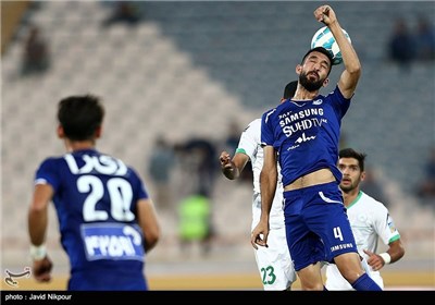 Esteghlal Loses to Zob Ahan in Iran Professional Football League in Tehran