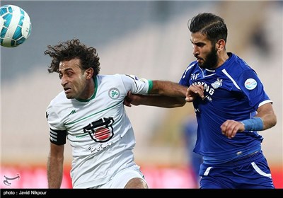 Esteghlal Loses to Zob Ahan in Iran Professional Football League in Tehran