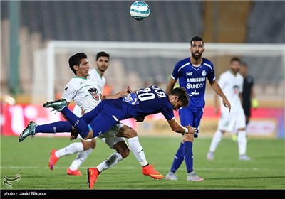 Esteghlal Loses to Zob Ahan in Iran Professional Football League in Tehran