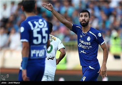 Esteghlal Loses to Zob Ahan in Iran Professional Football League in Tehran