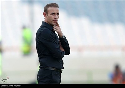 Esteghlal Loses to Zob Ahan in Iran Professional Football League in Tehran