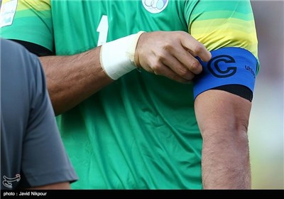 Esteghlal Loses to Zob Ahan in Iran Professional Football League in Tehran