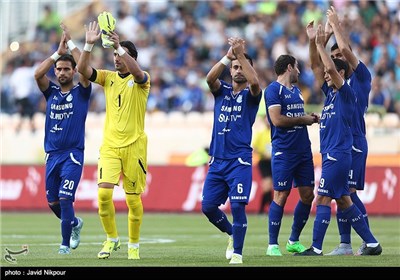 Esteghlal Loses to Zob Ahan in Iran Professional Football League in Tehran