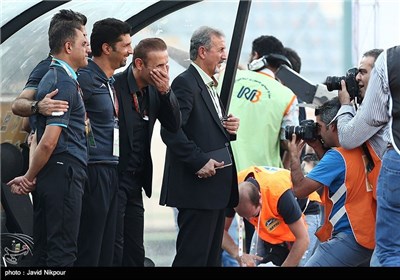 Esteghlal Loses to Zob Ahan in Iran Professional Football League in Tehran