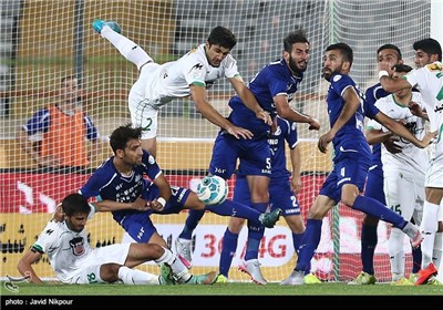 Esteghlal Loses to Zob Ahan in Iran Professional Football League in Tehran