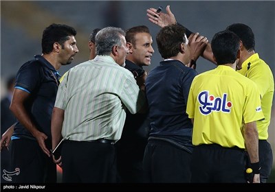 Esteghlal Loses to Zob Ahan in Iran Professional Football League in Tehran