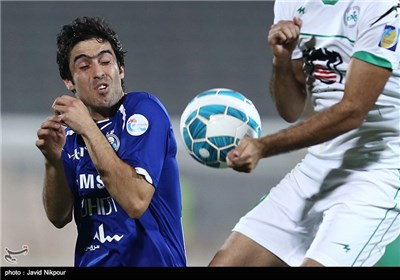 Esteghlal Loses to Zob Ahan in Iran Professional Football League in Tehran